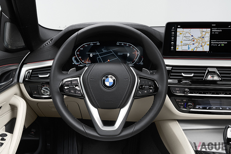 BMW改良新型「5シリーズツーリング」のインパネ