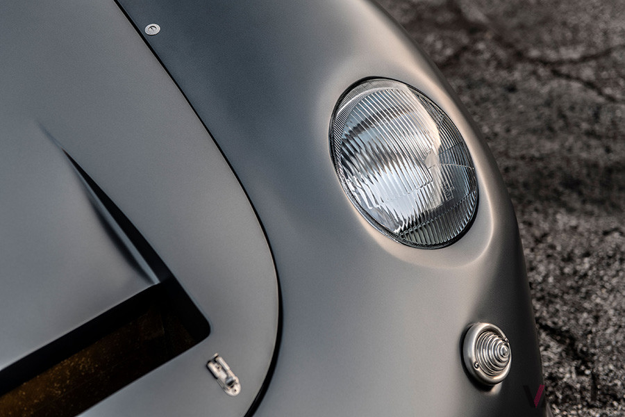 ヘッドライトの埋め込み方など、非常きめ細やかだ（C）2020 Courtesy of RM Sotheby's