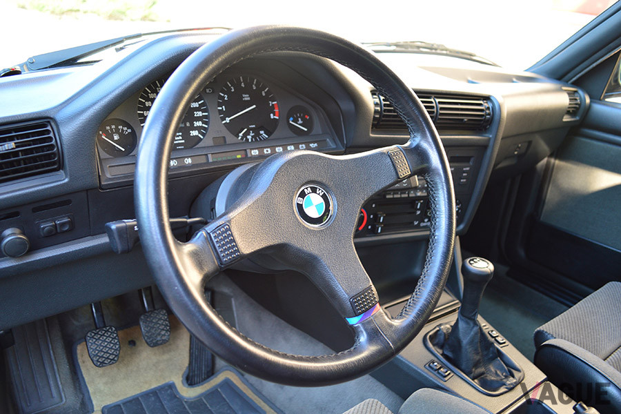 ステアリングは初期のM3と同じMテクニックのもの（C）2020 Courtesy of RM Sotheby's
