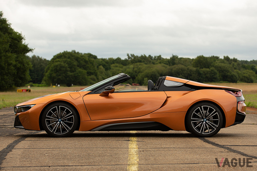 約910万円で落札された2018年式BMW「i8ロードスター」（C）2020 Courtesy of RM Sotheby's