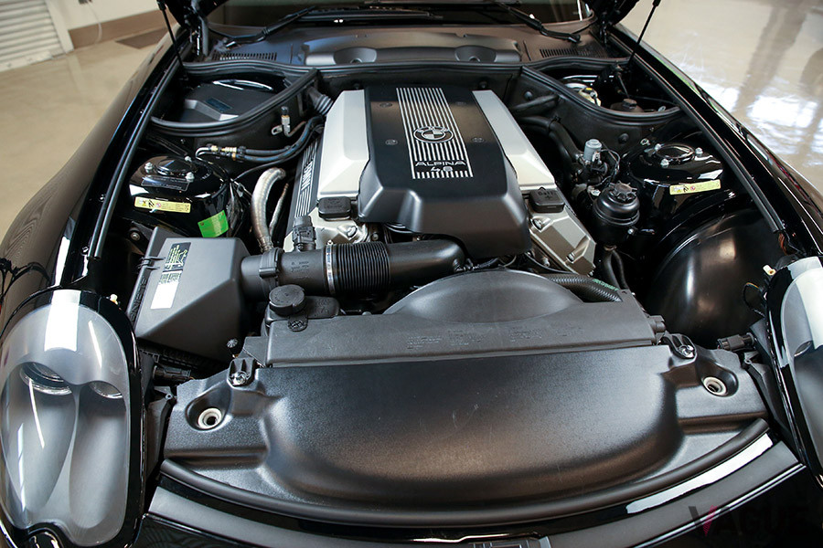 アルピナ「ロードスターV8」のエンジンは4.8リッターのV型8気筒（C）2020 Courtesy of RM Sotheby's