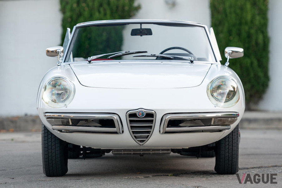 約478万円で落札された1967年式アルファ ロメオ「デュエット1600スパイダー」（C）Bonhams