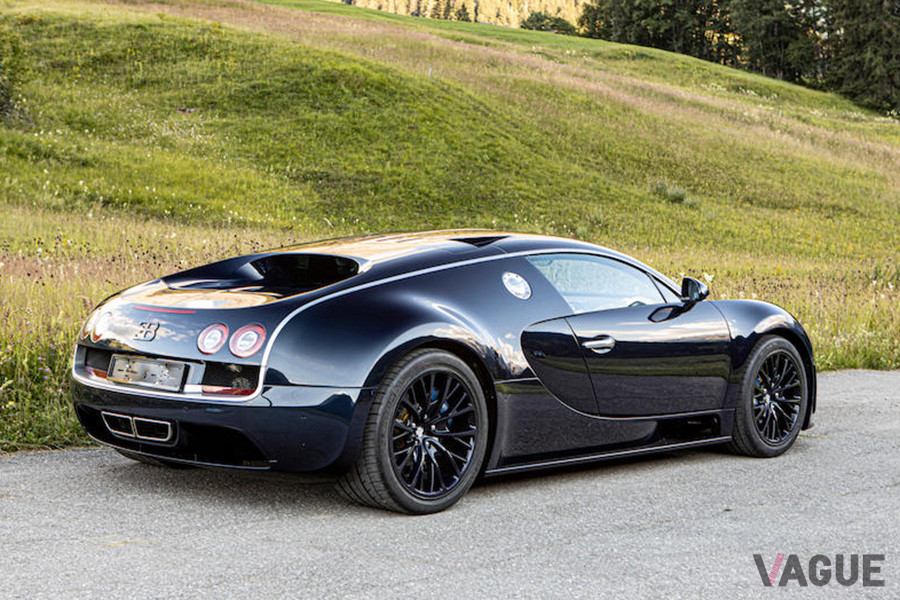 2012年式ブガッティ「ヴェイロン16.4スーパースポーツ」の新車時の価格は2億8900万円だったが、約2億1100万円で落札となった（C）Bonhams 2001-2020