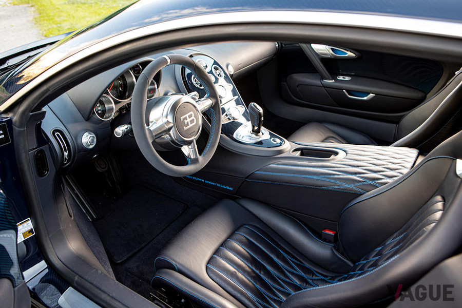 2012年式ブガッティ「ヴェイロン16.4スーパースポーツ」の新車時の価格は2億8900万円だったが、約2億1100万円で落札となった（C）Bonhams 2001-2020