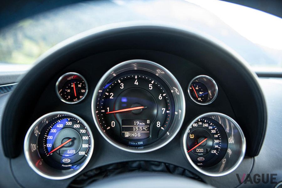 2012年式ブガッティ「ヴェイロン16.4スーパースポーツ」の新車時の価格は2億8900万円だったが、約2億1100万円で落札となった（C）Bonhams 2001-2020
