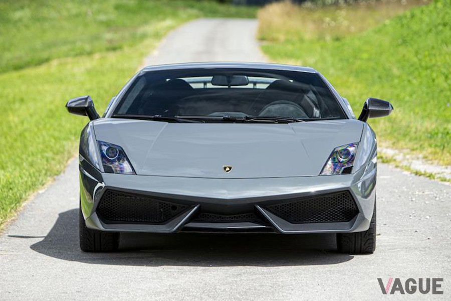 18万−20万スイスフラン（邦貨換算約1800万−2300万円）のエステぇメートがついていた2010年式ランボルギーニ「ガヤルドLP570-4 スーパーレッジェーラ・クーペ」（C）Bonhams 2001-2020