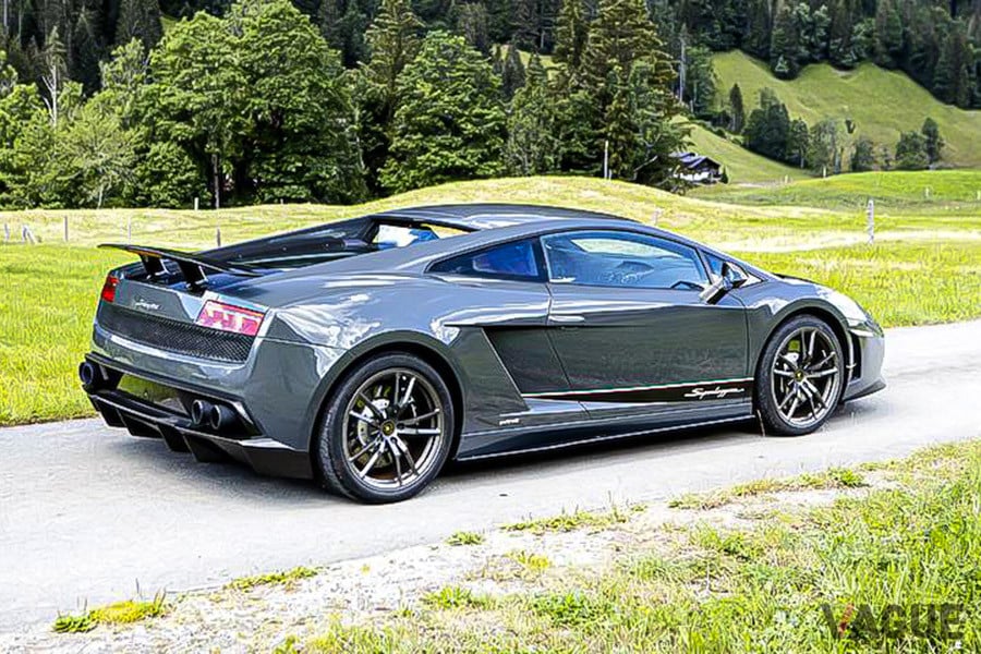 「超軽量」を意味する「スーパーレッジェーラ」と名の付くガヤルド（C）Bonhams 2001-2020
