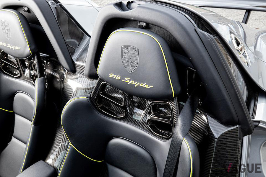 ヘッドレストには「918 Spyder」のステッチが施される（C）Bonhams 2001-2020