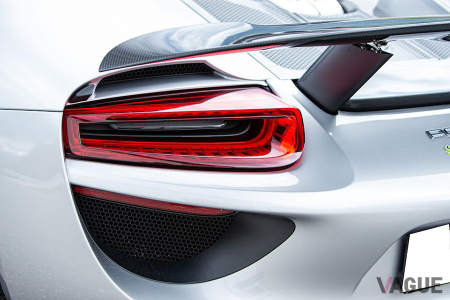 ポルシェ「918スパイダー」のテールライト（C）Bonhams 2001-2020