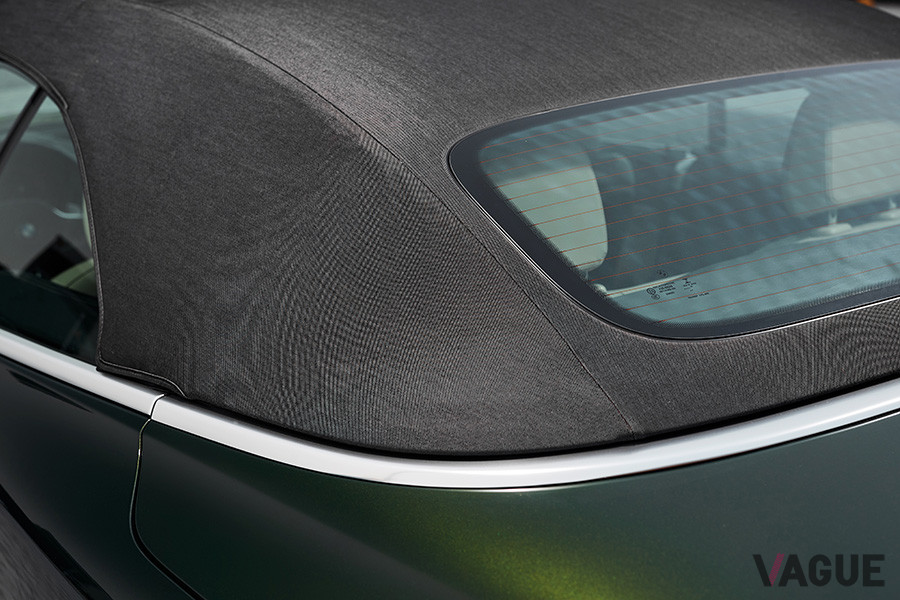 ソフトトップは標準でブラック、オプションでアンスラサイト・シルバーエフェクトを選択可能