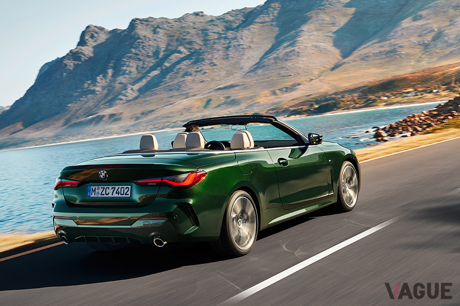 トランク容量は、オープン時で先代モデルよりも80リッター多い、300リッターを確保