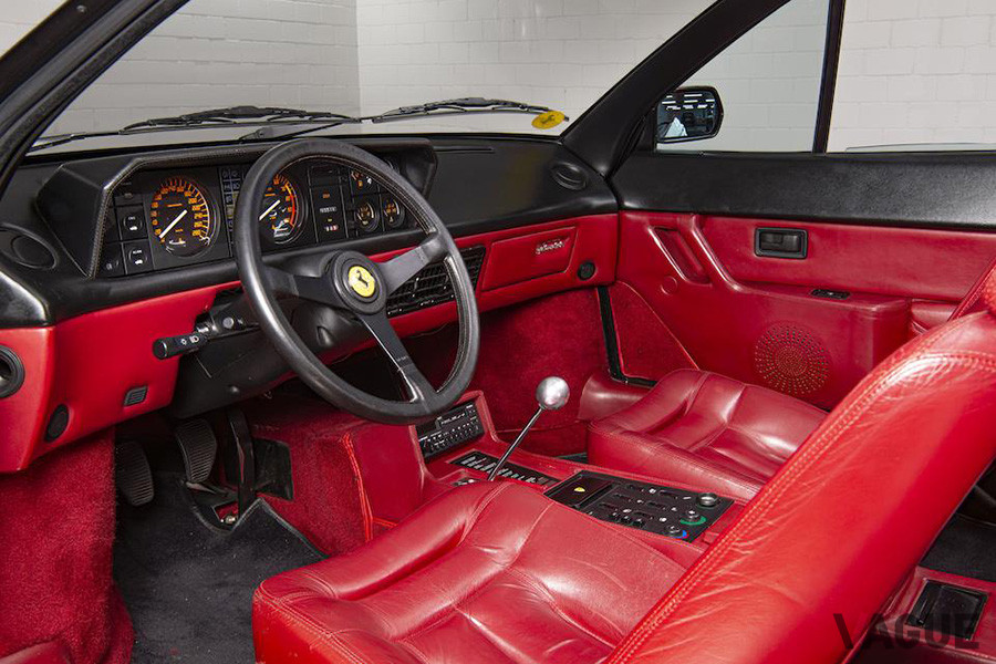 およそ418万円で落札された1986年式フェラーリ「モンディアル3.2カブリオレ」（C）Bonhams 2001-2020