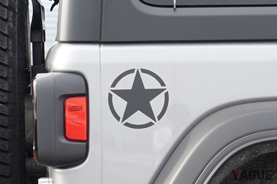 リアクォーターパネルに星型デカールを採用