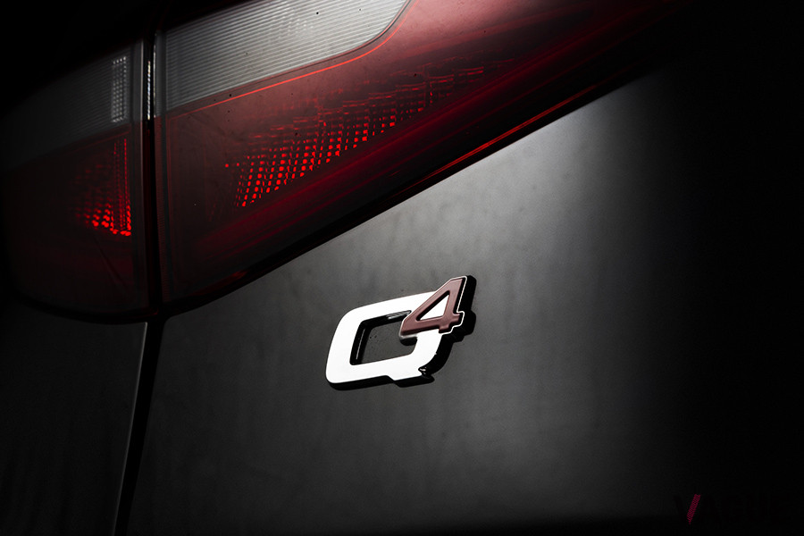 通常はトルクを100%リアアクスルに送り、後輪駆動車のような走りを見せながら、後輪のグリップ状況に応じて最大50%のトルクをフロントアクスルに送る