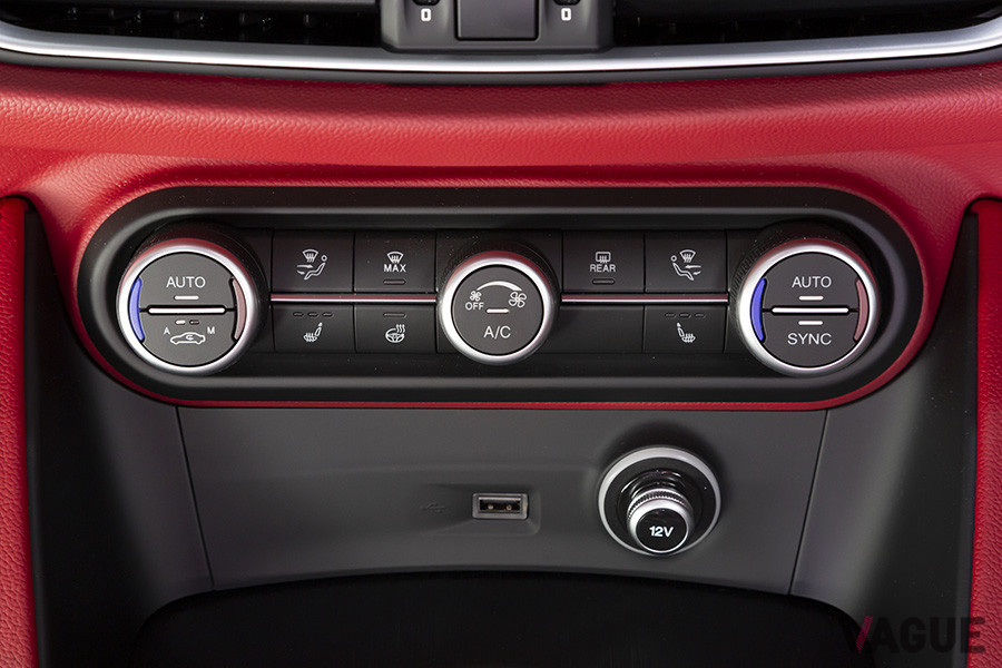 エアコンは左右独立式