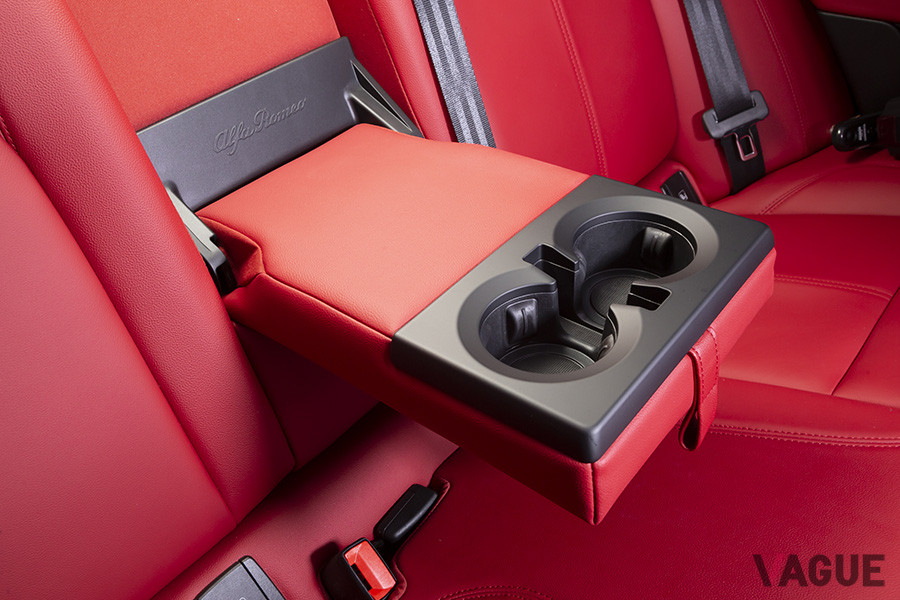 リアシート用のドリンクホルダー