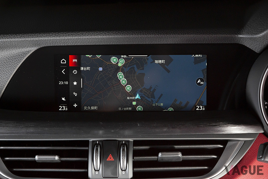 純正のナビゲーションも採用された
