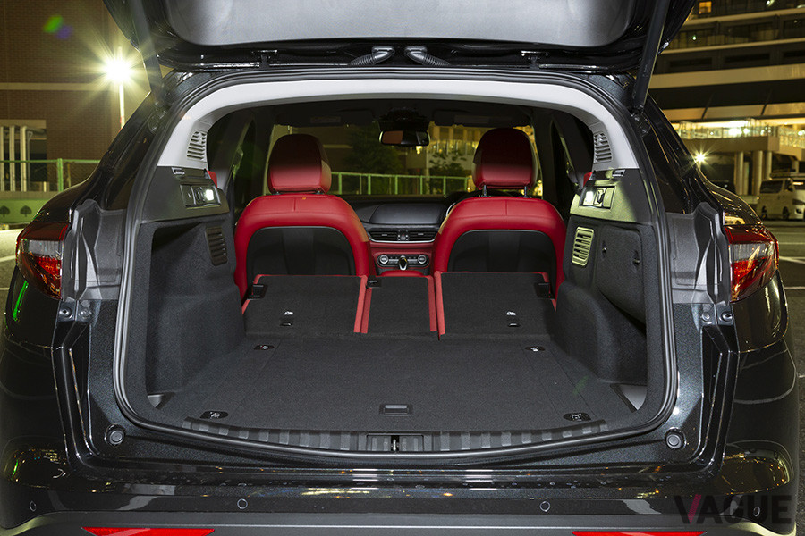 リアシートをすべて倒した状態