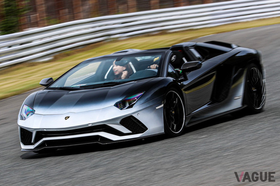 ランボルギーニが日本で販売されるようになって50周年を記念した、ランボルギーニ「アヴェンタドールSロードスター」のアニバーサリー・エディション「風」