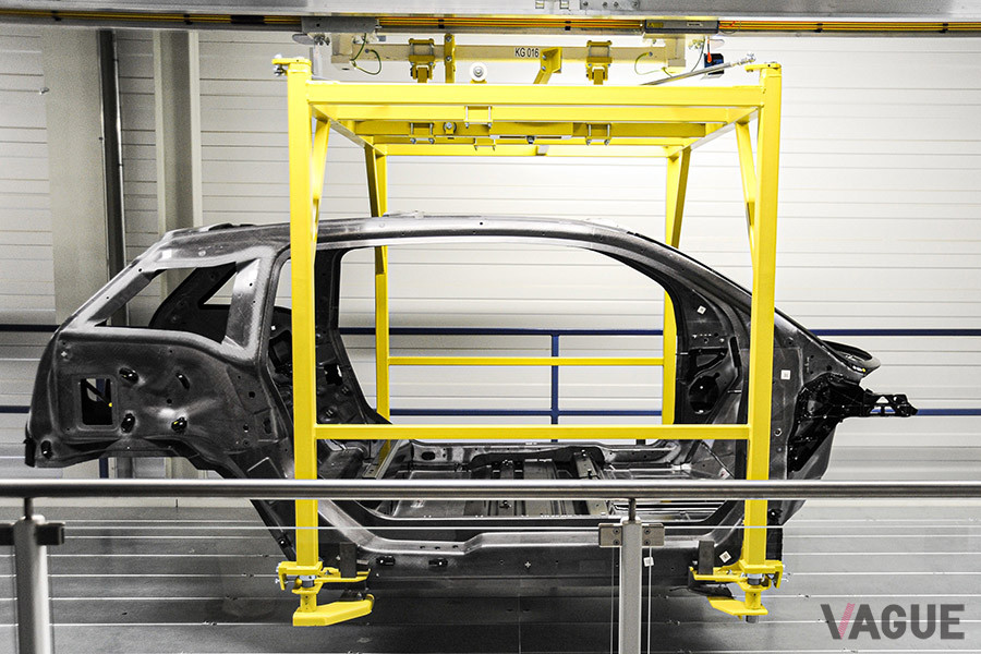 BMW「i3」は、軽量化を目的としてカーボン製モノコックを採用している