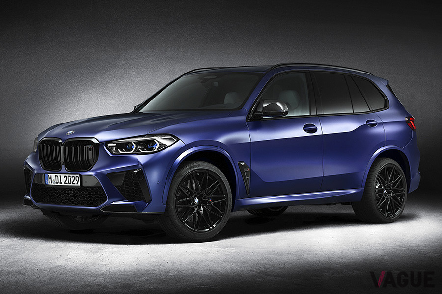 「BMWインディビジュアル・フローズンマリナーベイブルー」のボディカラーをまとった「X5 Mコンペティション」