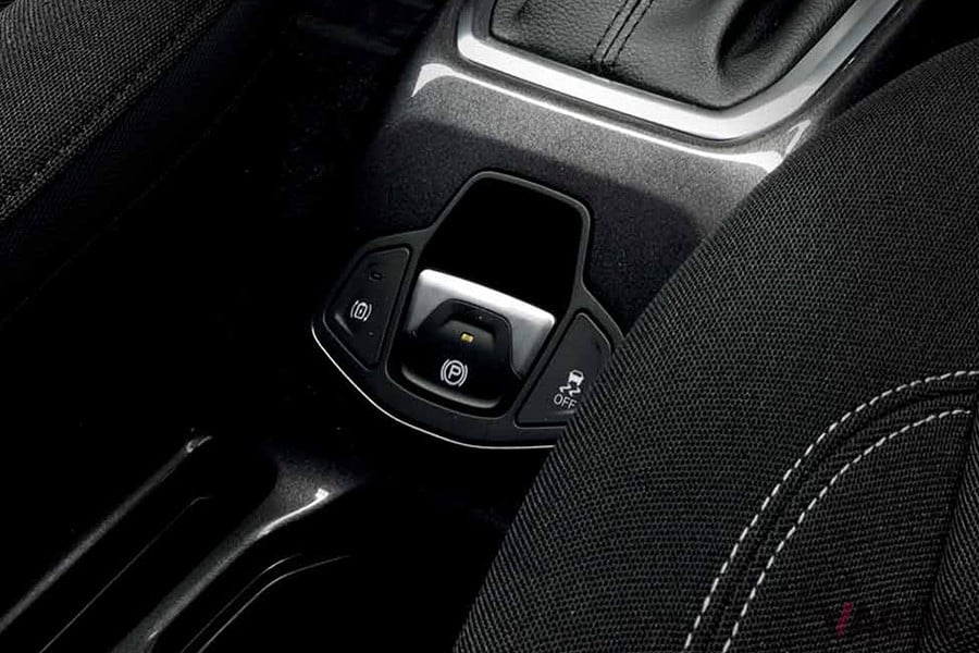 アクセルオフでの減速の強さは2段階で調整できる