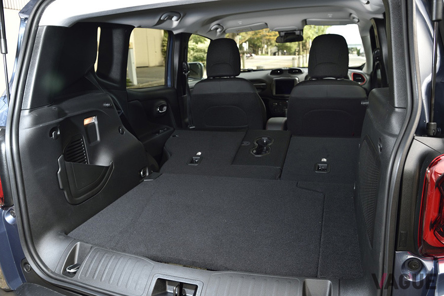 リアシートをすべて倒した状態