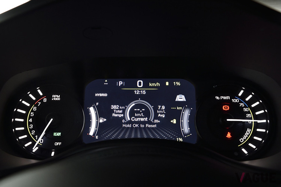 4xe専用フルカラー7インチマルチビューディスプレイで、バッテリーの充電残量などを目視できる