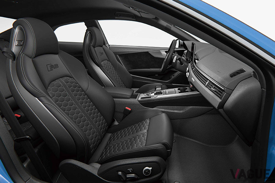 アウディ「RS5クーペ」のシート