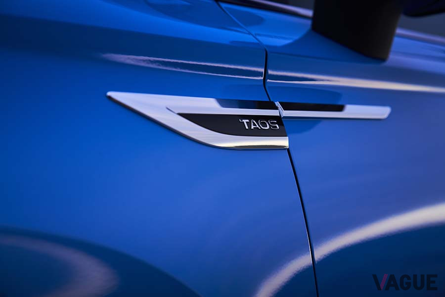 VW「タオス」のサイドエンブレム