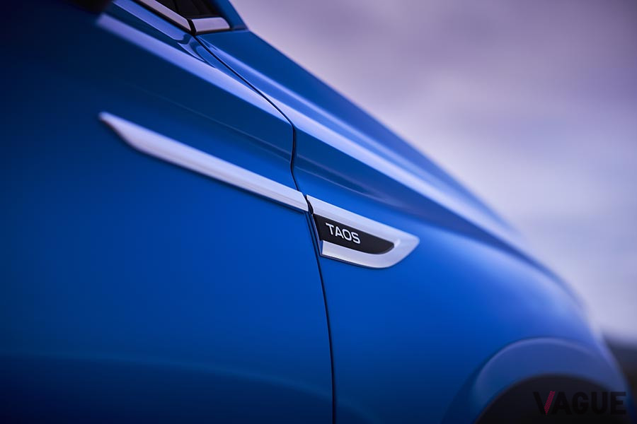 VW「タオス」のサイドエンブレム