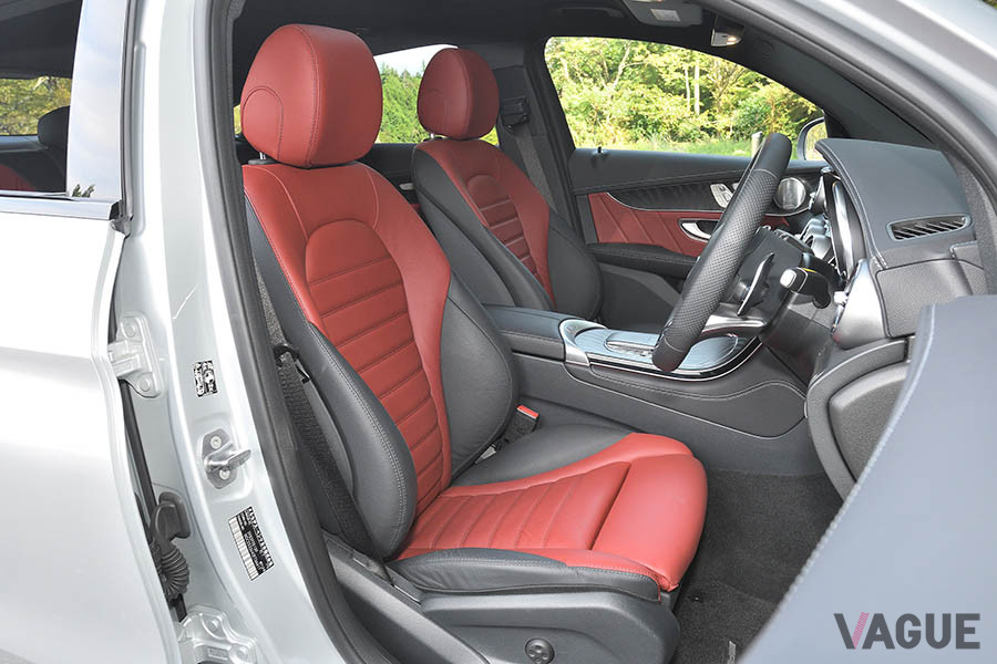 メルセデスAMG「GLC43 4MOTION クーペ」のフロントシート。試乗車はオプションのレザーエクスクルーシブパッケージ（55万2000円）を装着