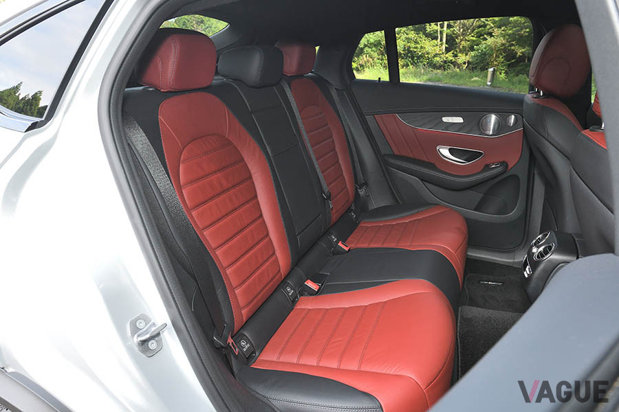 メルセデスAMG「GLC43 4MOTION クーペ」のリアシート