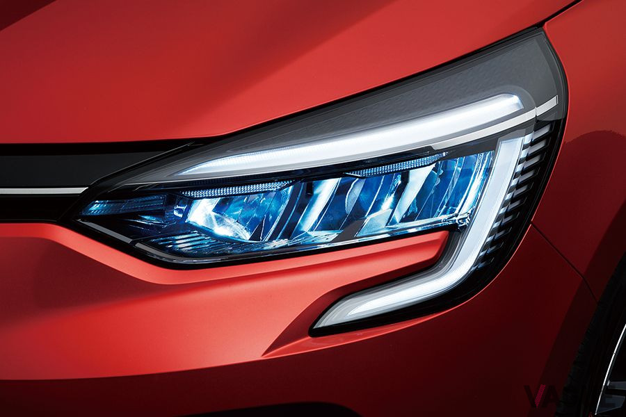 ルノー新型「ルーテシア」のLEDヘッドライト