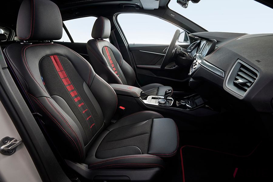 BMW「128ti」のフロントシート