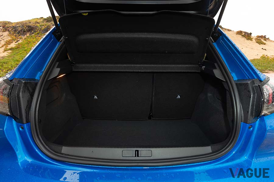 プジョーの小型EV「e-208」の荷室
