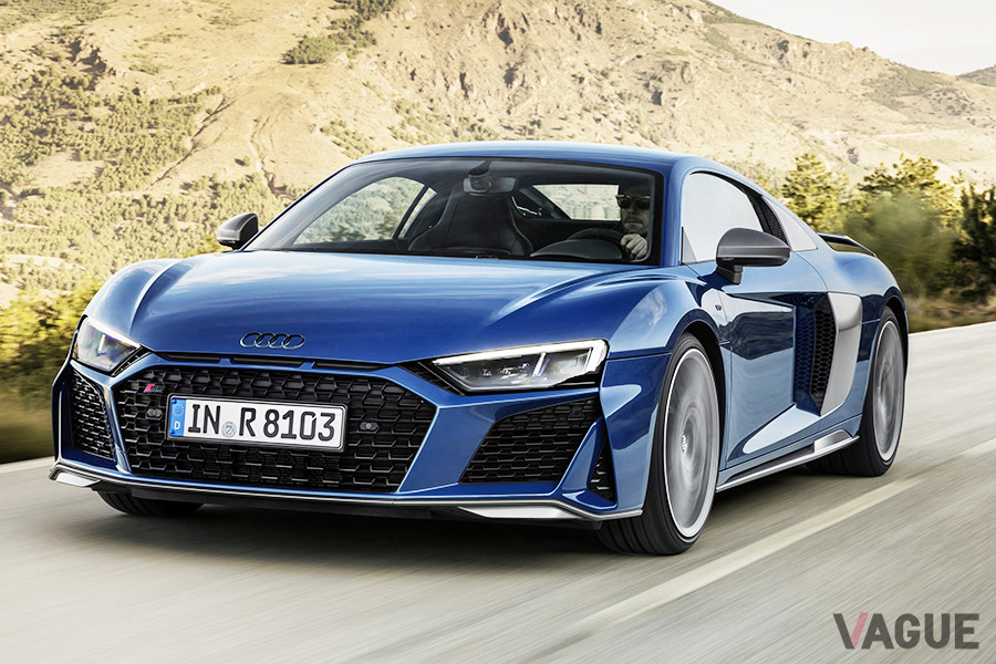 アウディ「R8」はランボルギーニ「ウラカン」と実質の兄弟車という関係になるが、パドルシフトはステアリングに付き、ステアリング操作とともに回るタイプを採用。ウラカンとは異なっている