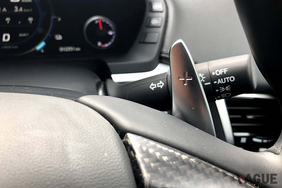 日本を代表するスーパーカー、ホンダ「NSX」のパドルシフトはステアリングに付き、ステアリング操作とともに回るタイプ