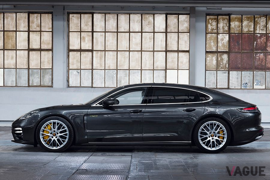 ポルシェ新型「パナメーラターボS E-ハイブリッド」