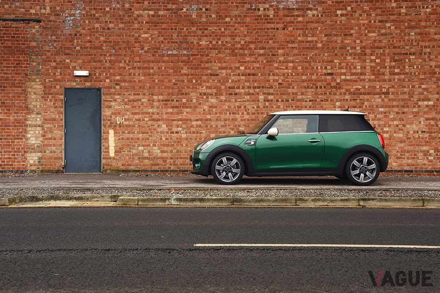 MINI3ドア。写真は2019年に登場したMINI生誕60周年記念特別仕様車「MINI 60 YEARS EDITION」