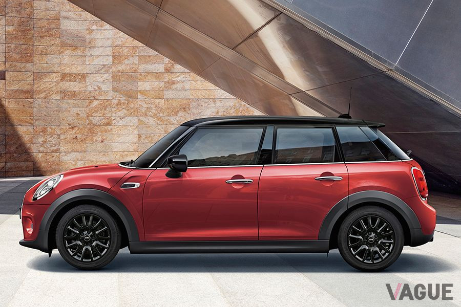 MINI5ドア。写真は2020年8月に登場した限定車「MINI5ドア ローズウッドエディション」