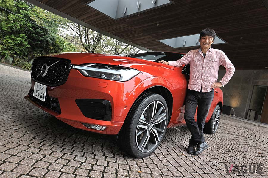 筆者の岡本幸一郎氏とボルボ「V60 B5 R-DESIGN」