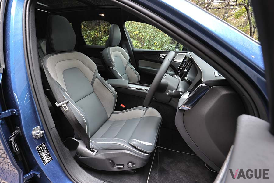 ボルボ「XC60 B6 AWD R-DESIGN」のフロントシート