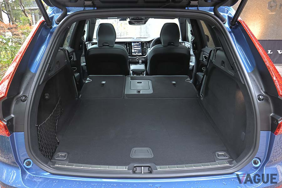 ボルボ「XC60 B6 AWD R-DESIGN」の最大荷室容量は1432リッター