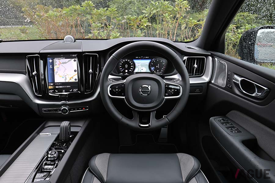 ボルボ「XC60 B6 AWD R-DESIGN」のインパネ