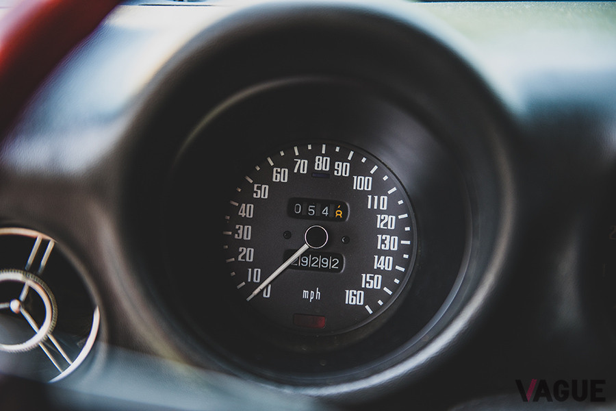 スピードメーターはマイル表示だ（C）2020 Courtesy of RM Sotheby's
