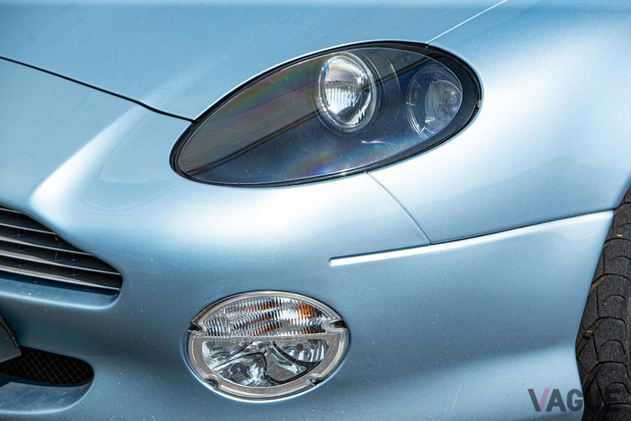 約320万円−約380万円のエスティメートがついた2001年式アストンマーティン「DB7ヴァンテージ・サルーン」（C）Bonhams 2001-2020