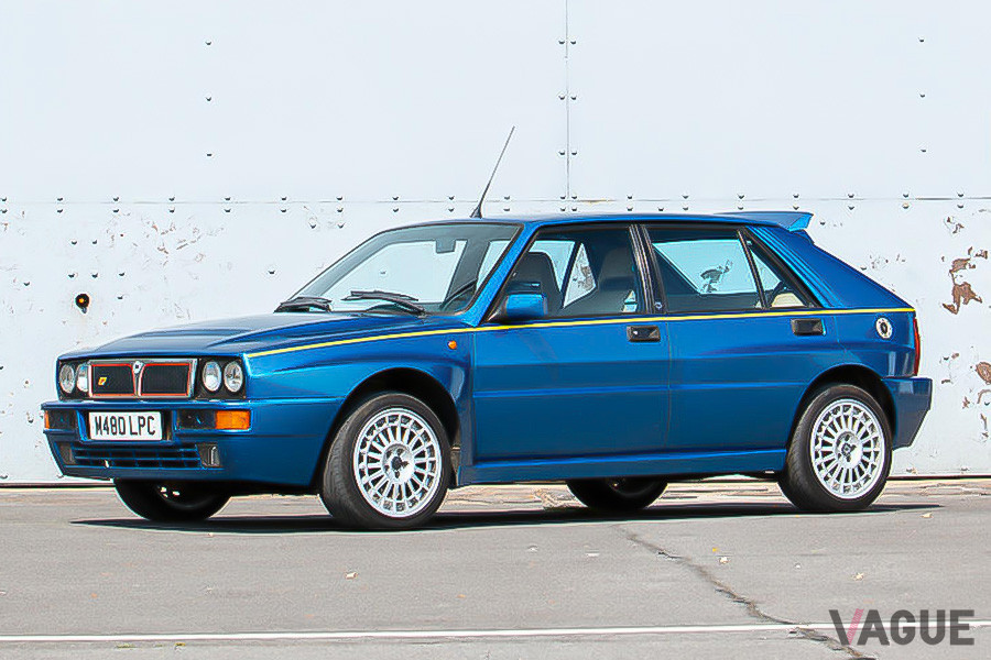 約620万円で落札されたランチア「デルタHFインテグラーレ・エボルツィオーネII ブルーラゴス」（C）Bonhams 2001-2020