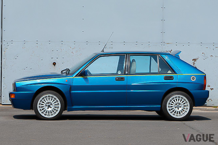 約620万円で落札されたランチア「デルタHFインテグラーレ・エボルツィオーネII ブルーラゴス」（C）Bonhams 2001-2020