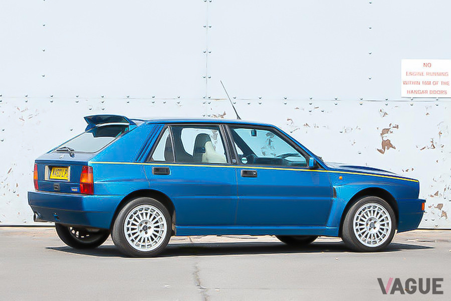 約620万円で落札されたランチア「デルタHFインテグラーレ・エボルツィオーネII ブルーラゴス」（C）Bonhams 2001-2020